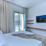 Walk To Naousa, 5br Pool Villa,villa Yagha Villa