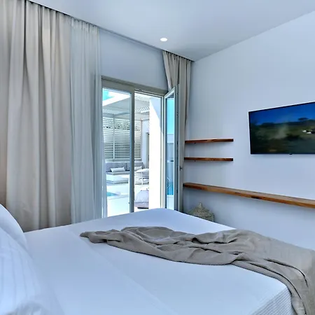 Walk To Naousa, 5br Pool Villa,villa Yagha Βίλα