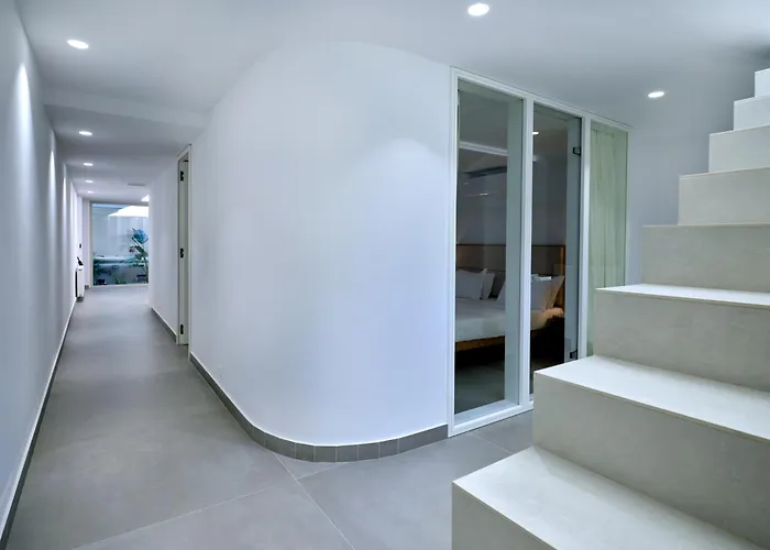 Villa Walk To Naousa, 5Br Pool Villa,Villa Yagha *